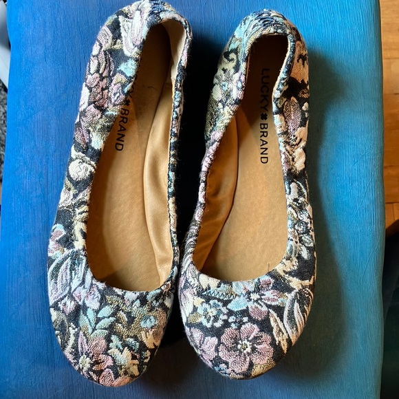 Size 8 Lucky Brand Floral Tapestry Flats - Picture 1 of 6